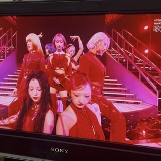 ちゃんみなプロデュースのgirlsグループの「HANA」紅白初出演のシーン