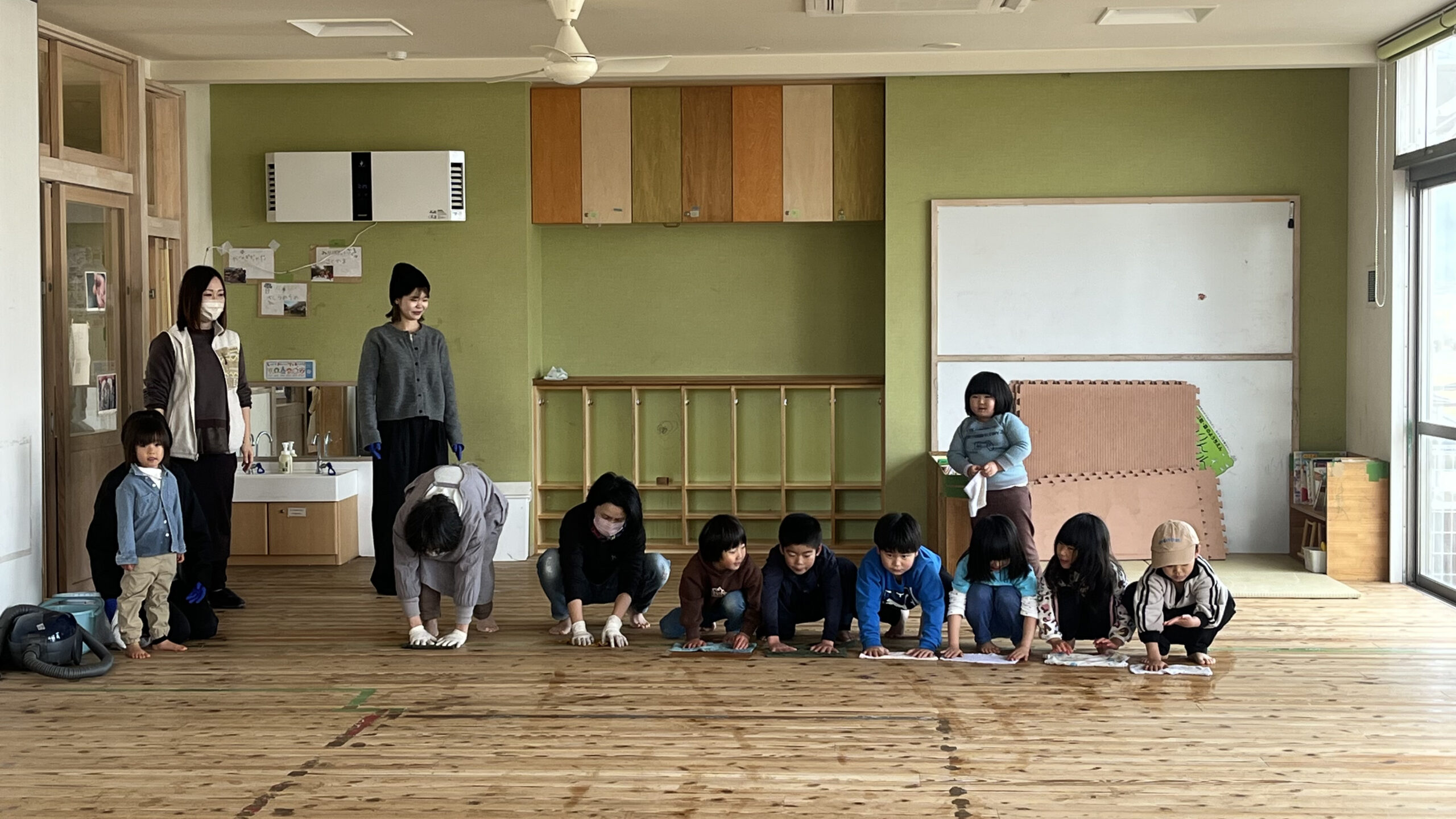 鳥取森のようちえん風りんりん・絶世の美室・スタッフ保護者子どもみんなで大掃除