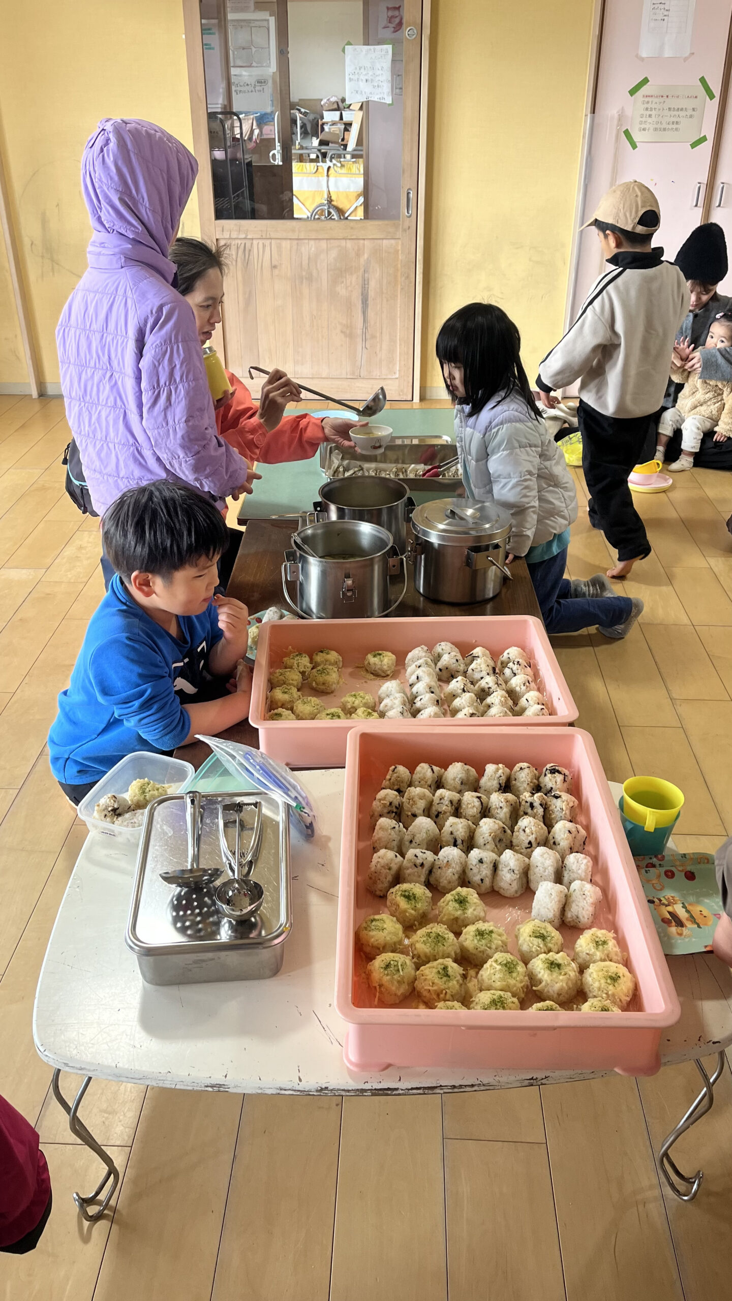 鳥取森のようちえん風りんりん・絶世の美室・スタッフ保護者子どもみんなで大掃除