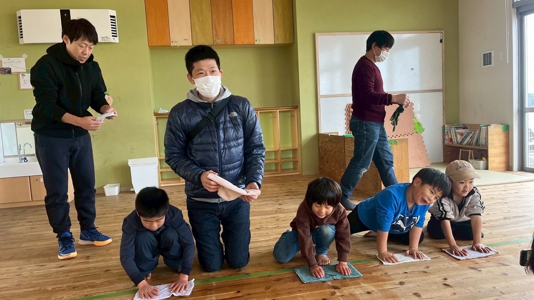 鳥取森のようちえん風りんりん・絶世の美室・スタッフ保護者子どもみんなで大掃除