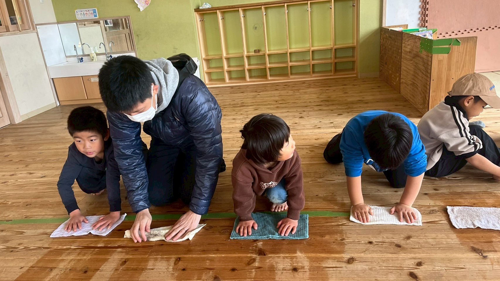 鳥取森のようちえん風りんりん・絶世の美室・スタッフ保護者子どもみんなで大掃除