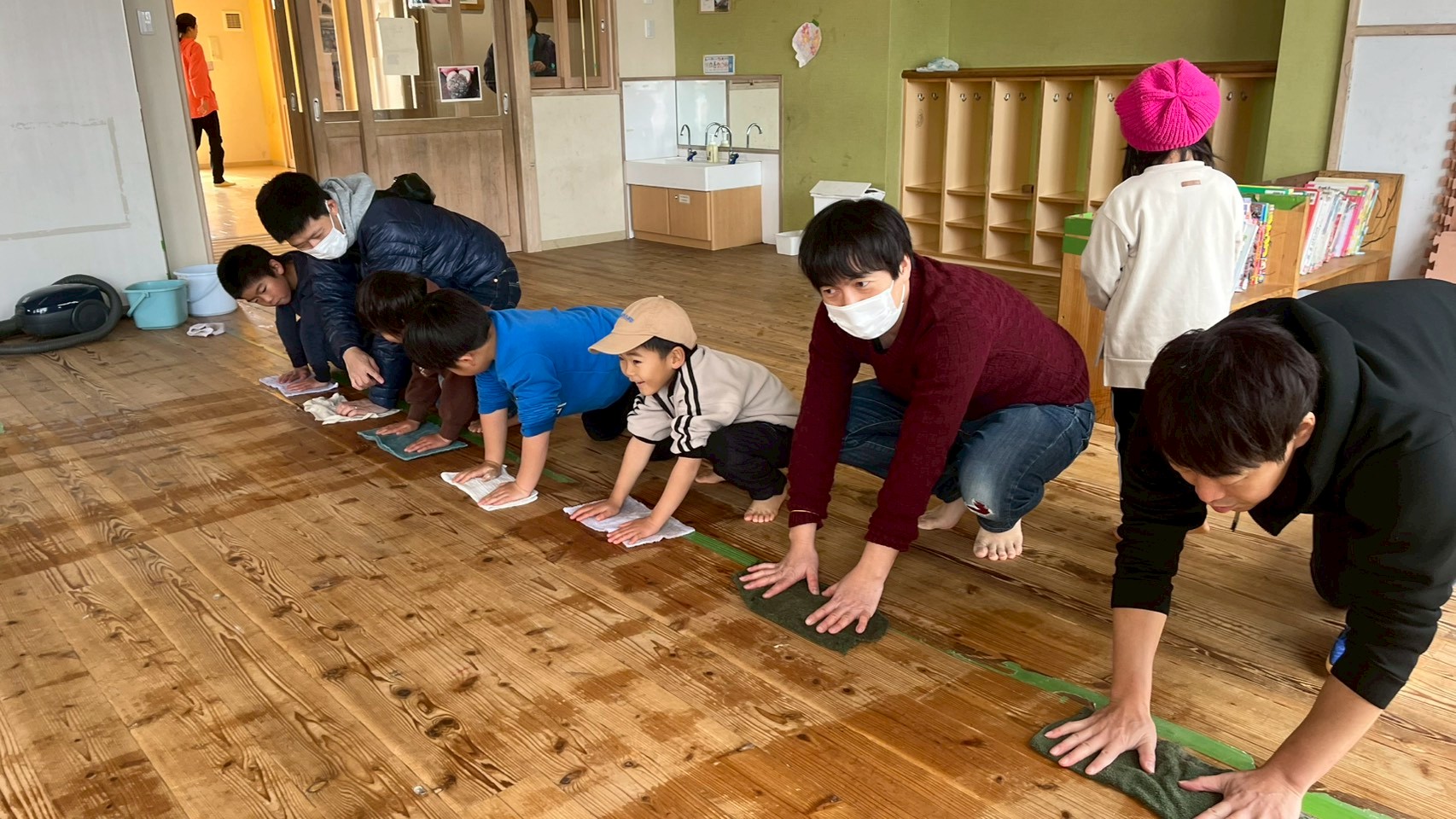 鳥取森のようちえん風りんりん・絶世の美室・スタッフ保護者子どもみんなで大掃除