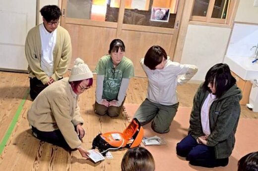 AEDを使う人たち